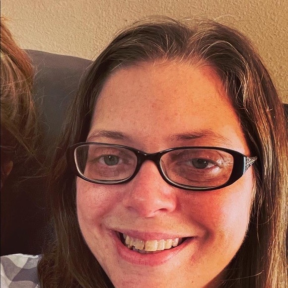 Meet your Posher, Leslie - Picture 3 of 3